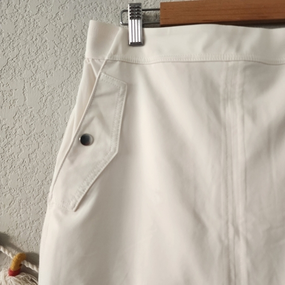 Athleta Vienna Cargo Skort In Magnolia White Buit In Shorts Run Training Active - Picture 6 of 13